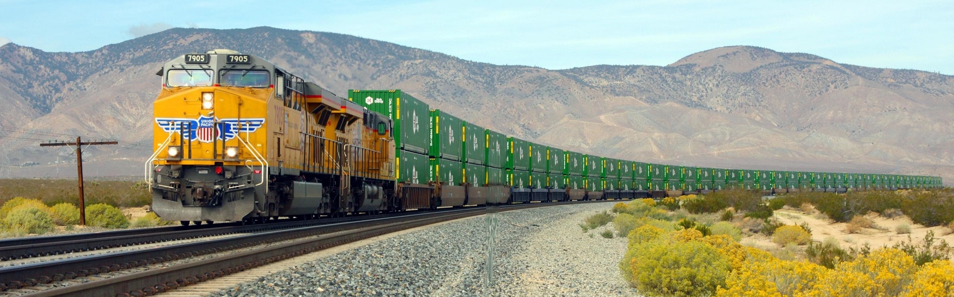 168极速赛车开奖网 Intermodal train near Mojave, California